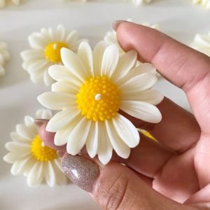Daisy Candle